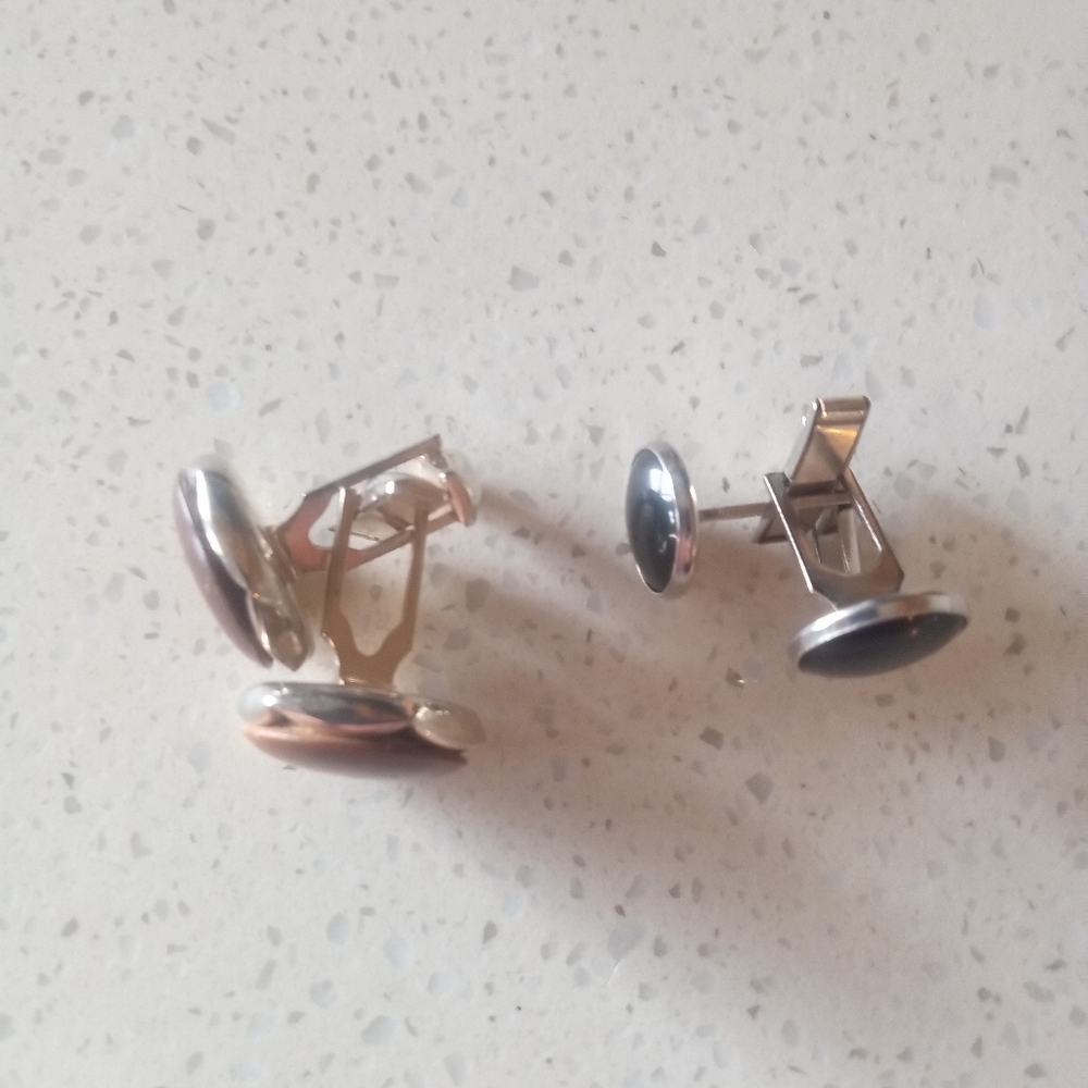 Cuff links - Picture 3 of 5